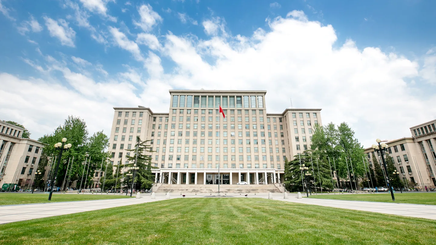 Gedung utama Tsinghua